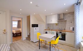 House With 3 Ensuite Bedrooms And A Private Garden
